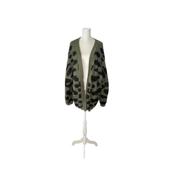 Sadie & Sage Olive Green and Black Animal Print Open Oversized Sweater Size Lrg - Picture 1 of 5